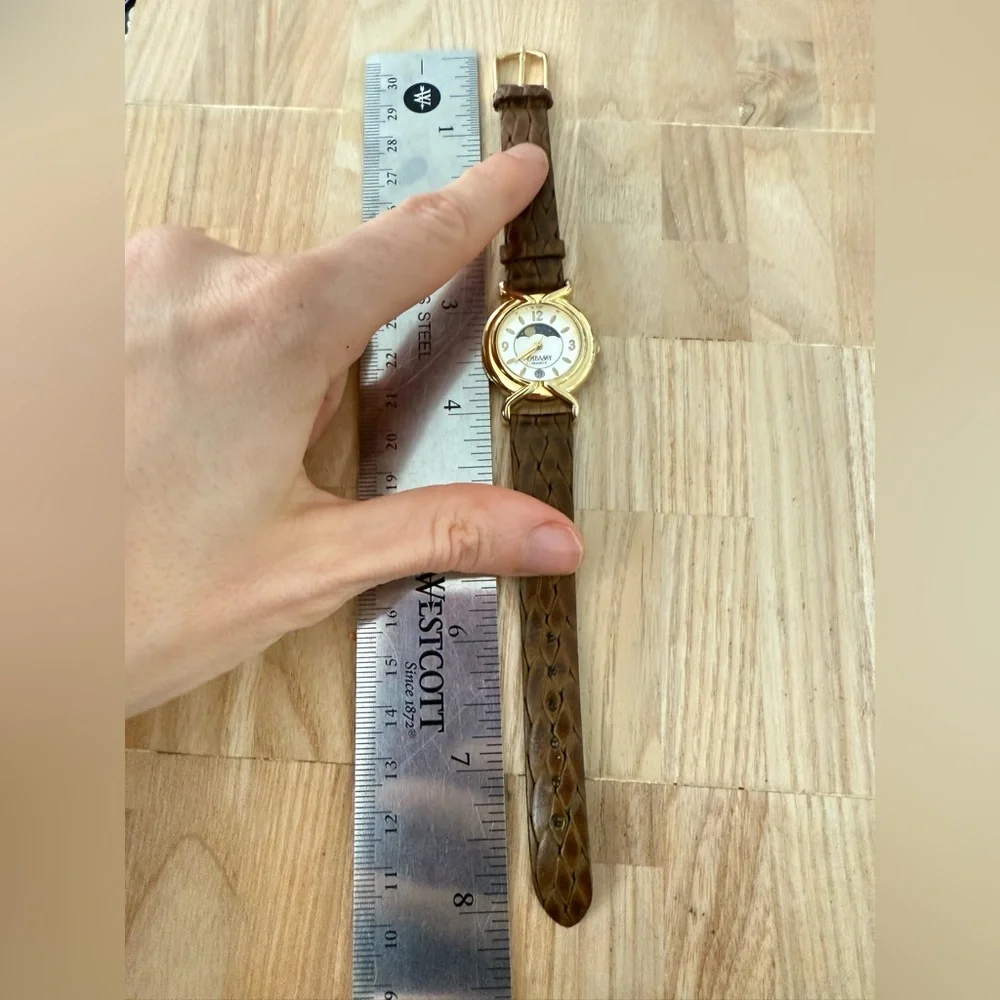 Embassy ladies moon phase brown leather watch NEW BATTERY